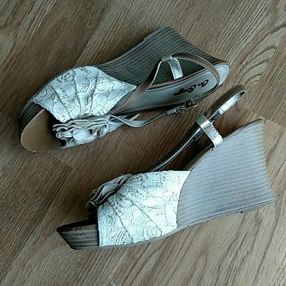 Adorable Wedges - Picture 3 of 3